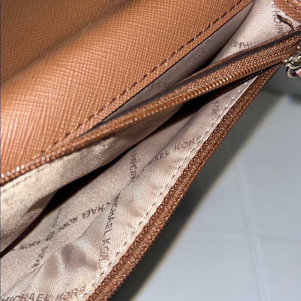 Michael Kors Brown Crossbody bag Wallet with removable strap. Good condition. - Picture 7 of 9